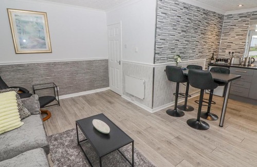 Scurlage House | 48 Gower Holiday Village