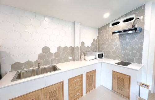 Nanai Road House | 48 House - Patong