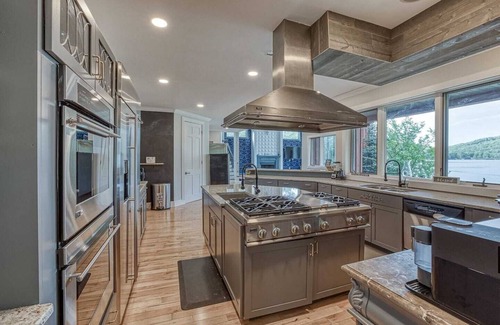 Fishs Eddy House | 4800 Sq Ft Catskills Lake Mansion W/Hot Tub!