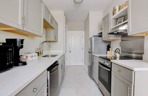 Frankfort Apartment | 49mi to Ark Encounter/Walk to Dtown Frankfort