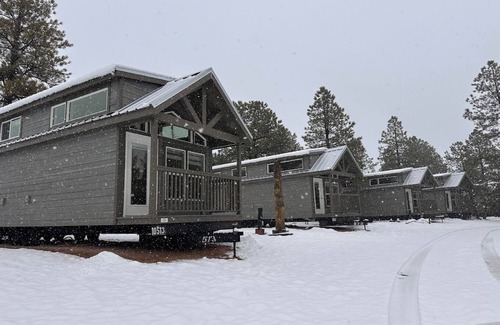 Williams Ski Chalet | 4A Cozy Chalet in Beautiful Williams with AC, Wi-Fi With Mountain View.