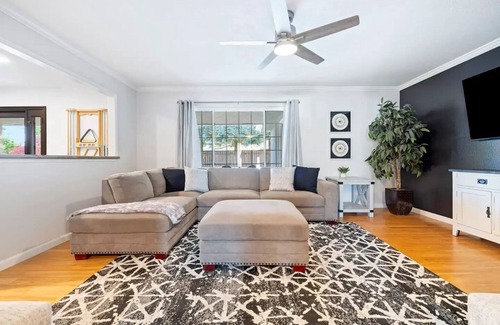 Raisin House | 4bd 2ba Pool/Game Room Near Fresno Statenn
