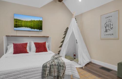 Mountainaire House | 4BD Home - Games - Close to Downtown & Snowbowl