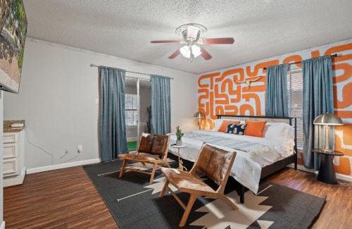 Irving House | 4bd Near Airport & Downtown - Volleyball - Games