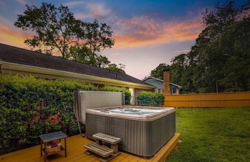 Atlanta House | 4BDR+1 SLP13 TOP LOCATION *HOT TUB* PRIVATE POOL (Season only)