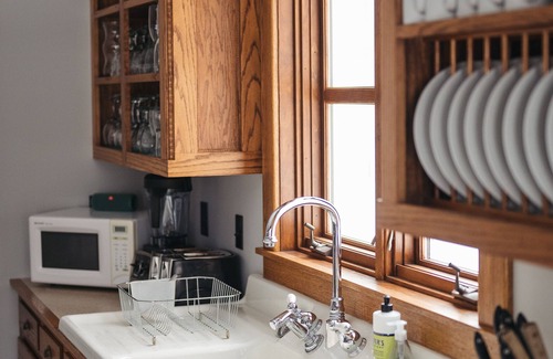 Williamsburg House | 4BDR Broomhead Farmhouse Main House