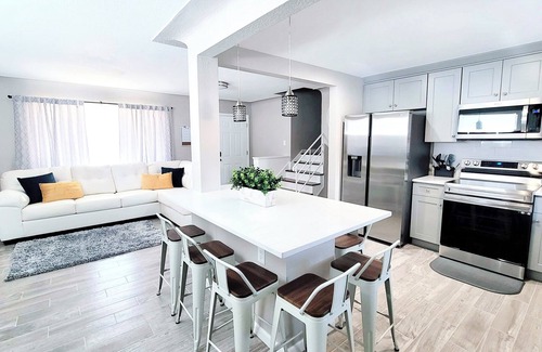 Mar Lee House | 4bdrm-4 bath; Families/Corporate Stays; Pets OK!