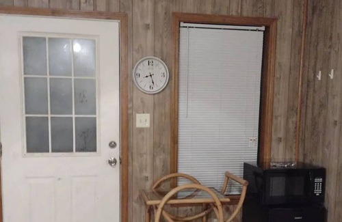 Hartman House | 4bdrm. Quiet and Peaceful. Family & Pet Friendly!