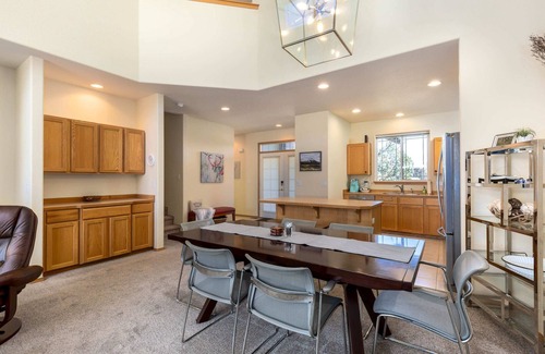 Redmond House | 4Bed/3 Bath, Private HOT TUB, Eagle Crest Resort
