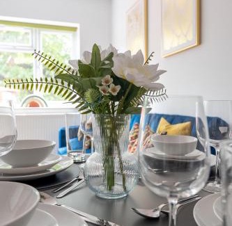 Chalfont St Peter Apartment | 4Beds Contractor and Family Haven near Pinewood and Warner Bro studios