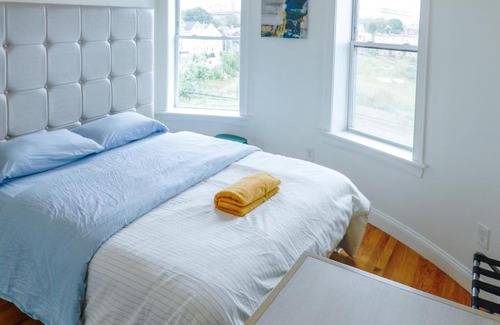 Roxbury Apartment | 4BR 1,5BH Comfy Newly Renovated Apt