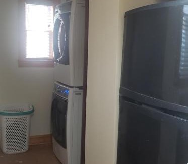 Woodridge House | 4BR 2 Full Bath Sleeps 10 Large Yard 2 Cars