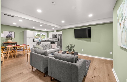 Gainesville Apartment | 4BR/3BA Newly Built, 5 min to square. Pet+, Full Kitchen, Washer/Dryer, 15+ days