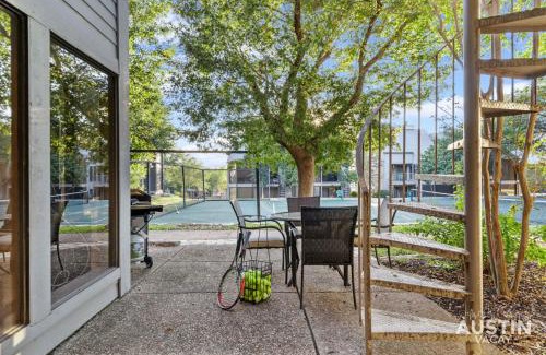 Lakeway Apartment | 4BR 5BA Lakeway Retreat w Grill Deck and Tennis Courts by Austin Vacay