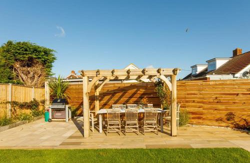 East Wittering House | 4BR Beach House sleeps 10 - 5 mins walk to the Sea
