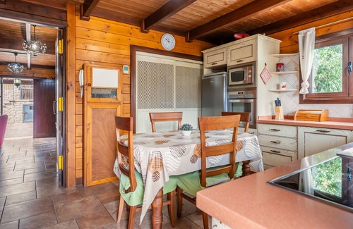 Candelaria Ski Chalet | 4BR Candelaria Wooden House -Pool, Views & Parking