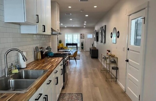 East Hollywood House | 4br Duplex with a Zen Ambiance