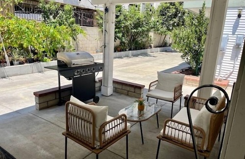 East Hollywood House | 4br Duplex with a Zen Ambiance