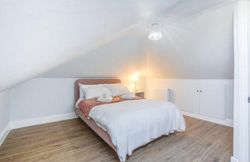 Manor Park House | 4BR Family Home, Garden, WiFi, 5mins to Elisabeth Line & 10min to Stratford