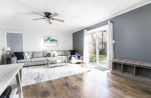 South Bend House | 4BR Gameday Getaway EV Charger Pet-Friendly 10p