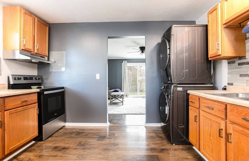 South Bend House | 4BR Gameday Getaway|EV Charger+|Pet-Friendly |10p