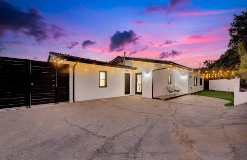 Los Angeles House | 4BR Hilltop Villa by Universal Studios with Pool and Amazing Views