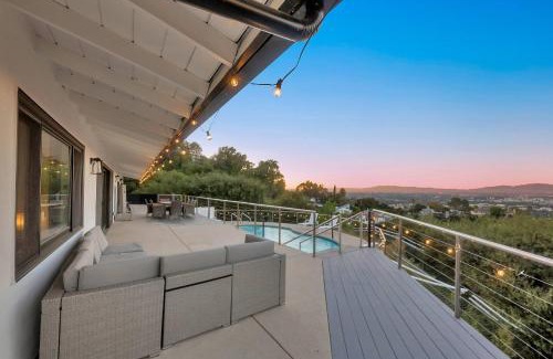 Los Angeles House | 4BR Hilltop Villa by Universal Studios with Pool and Amazing Views