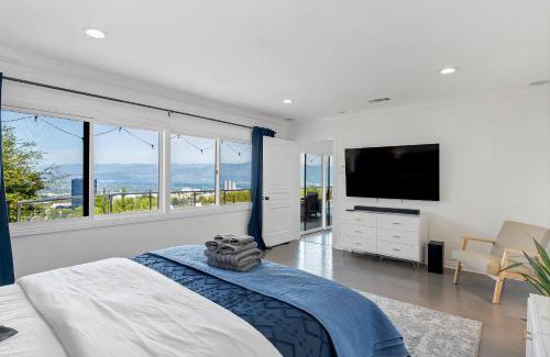 Los Angeles House | 4BR Hilltop Villa by Universal Studios with Pool and Amazing Views