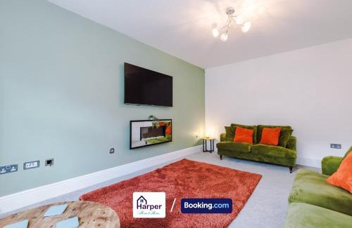 Chester House | 4BR House by Harperletting - Detached Games Room & Driveway, Chester