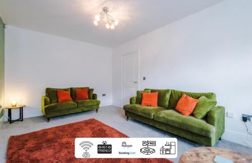 Chester House | 4BR House by Harperletting - Detached Games Room & Driveway, Chester