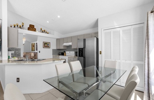 Lindfields House | 4BR Kissimmee Home w/Pool & Lake View – Near to Disney - A Family Favorite!