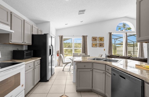 Lindfields House | 4BR Kissimmee Home w/Pool & Lake View – Near to Disney - A Family Favorite!