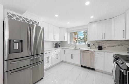 Lauderdale Isles Villa | 4BR Lauderdale Waterfront Oasis - 20 Mins to Miami - 10 mins to FLL beaches