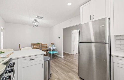 Tampa House | 4BR Oasis | Jacuzzi/Gym & Game room | Sleeps 12!