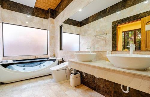 Nai Harn Villa | 4BR Pool Villa Nai Harn