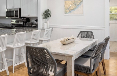 Edisto Island House | 4br - Sleeps 11 - 2 min walk to the beach!