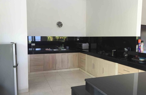 Umeanyar Villa | 4BR Tropical Villa right on the Beach