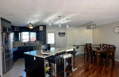 Thompson House | 4BR w/Wine Fridge, Bar, Patio, Parking, Laundry