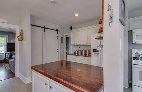 Willoughby Spit House | 4BR Willoughby Beach Home Walk to Beach!