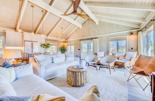 Duck Cottage | 4Min Walk to Beach + Community Pool & Tennis