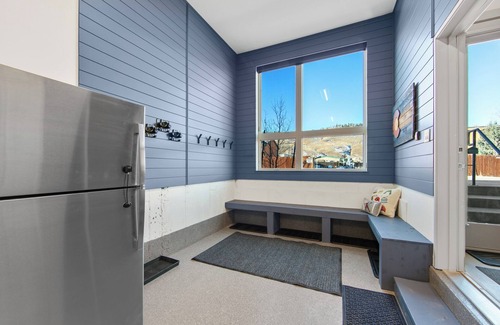 Silverthorne Villa | 4th Street Crossing #320d By Summit County Mountain Retreats