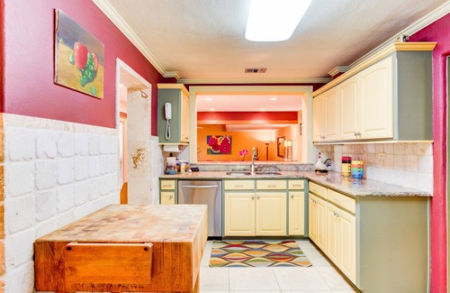 Mid America House | 5,000 sq. ft. Lake villa, 5/5 BA , sleeps 12, 2 boat stalls, 20x40 PRIVATE pool