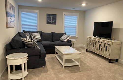 Lewes House | 5/6 bedroom, 5 bath, 12 sleeps on beds, 3 LR & 3 ensuit bath, 1 adjoining bath