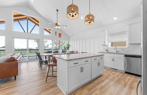 Kimberling City House | 5 Bd | 7 Bth | Private Indoor Pool | Hot Tub | Ping Pong | Foosball | Firepit