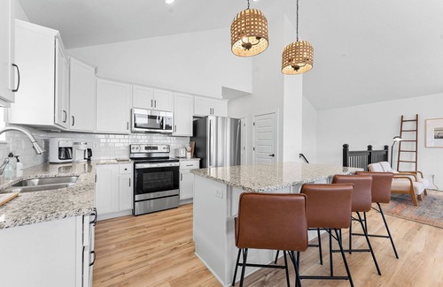 Kimberling City House | 5 Bd | 7 Bth | Private Indoor Pool | Hot Tub | Ping Pong | Foosball | Firepit