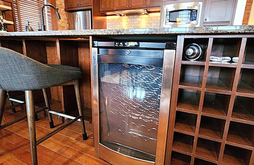 Historic Downtown Fernie Condo | 5 BDR | Style, Luxury & Comfort | Ideal Location