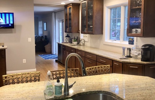 Wardour House | 5 BDRM across from the USNA Stadium