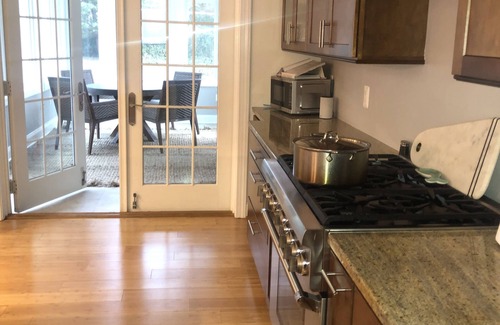 Wardour House | 5 BDRM across from the USNA Stadium