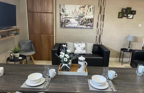 Huyton Apartment | 5 bed, 2.5 bath, luxury apartment - sleeps 8.