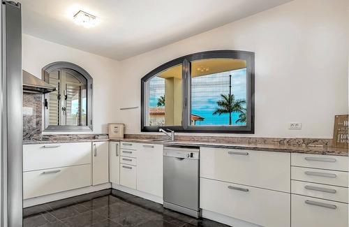 Costa Adeje House | 5 bed 5 en-suit bath villa private heated pool @30º FULLY-air-conditioned WIFI